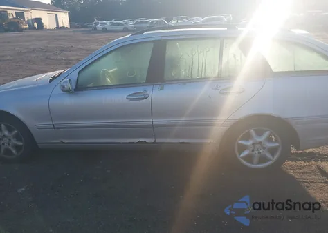 2002 Mercedes-Benz C-Class z USA, uszkodzony, nr VIN WDBRH64J92F139449